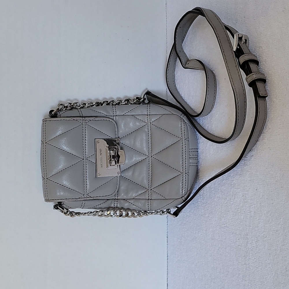 Michael Michael Kors gray leather quilted phone case